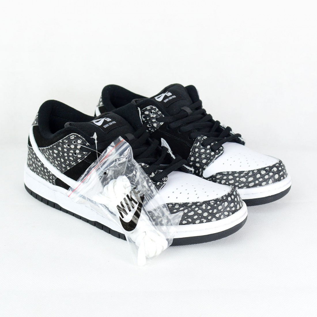 dunk low black white 42 5